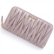 スゴイ人気美品 ミュウミュウ コピー 財布はとても可愛いラウンドファスナーの長い財布...
