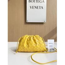 ブランド コピー希少！取り扱い店舗限定清潔感溢れるBOTTEGA VENETAショルダーバッグ