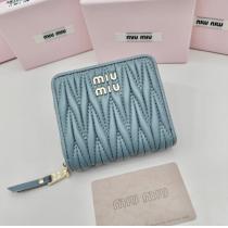 偽物 ブランド財布ミュウミュウMIUMIU限定版プリントトレンドを追求した新作