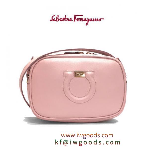 Salvatore FERRAGAMO 激安スーパーコピー カメラバッグ21-H006 0691326ピンク (新品) iwgoods.com:n285wp