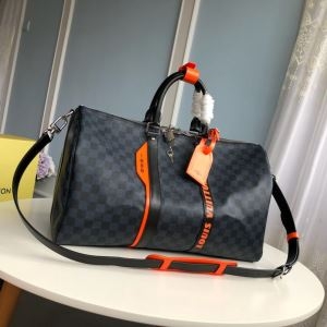 秋冬流行2019-2020年人気色 ルイ ヴィトン活かしてオシャレ秋冬コーデ LOUIS VUITTON スーツケース 機能性や暖かさ着用感すごい iwgoods.com jySX5v-3