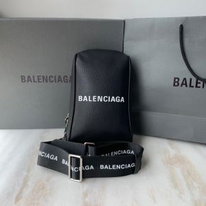 シンプルシックなコーデに最適 BALENCIAGA ショルダーバッグ バレンシアガ バッグ メンズ コピー ブラック デイリー 最高品質 iwgoods.com a0j85r-3