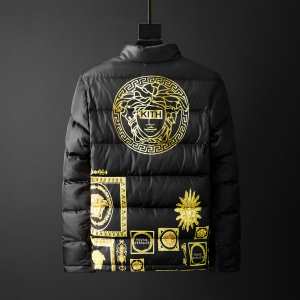 ヴェルサーチ 今年の流行りファション VERSACE 最新秋冬トレンドをチェック！2022-22秋冬 メンズ ダウンジャケット 絶対おさえるべきカラーと最新 iwgoods.com fOH1ry-3