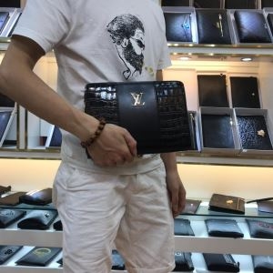 ルイヴィトン クラッチバッグ メンズ 溢れたシックさを楽しめる新作 Louis Vuitton コピー ブラック デイリー 相性抜群 VIP価格 iwgoods.com m0PjSf-3