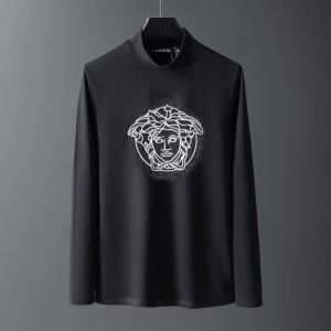 VERSACE 長袖Tシャツ メンズ 気品あるスタイルにおすすめ ヴェルサーチ コピー ブラック ホワイト ロゴいり デイリー 最高品質 iwgoods.com aGXb4z-3