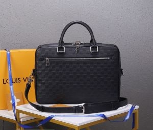 ルイ ヴィトン ビジネスバッグ コピー 究極的なシックさが実現 Louis Vuitton メンズ ブラック 通勤通学 大容量 VIP価格 iwgoods.com eCuGna-3