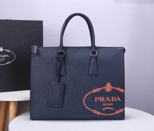 プラダ ビジネスバッグ スーパーコピー トレンド感を醸し出す大本命 PRADA メンズ ブラック ロゴ カジュアル 限定品 安価 iwgoods.com zOjOLb-3