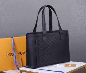 ルイヴィトン トートバッグ 人気 コーデにシックさが混在 メンズ Louis Vuitton コピー ブラック ブランド 品質保証 iwgoods.com Sjam4z-3