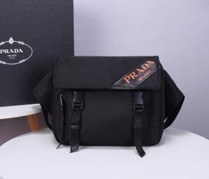 PRADA プラダ ショルダーバッグ コピー メンズ シンプル派の定番コーデに 大容量 ブラック 2020通販 ブランド 最安値 iwgoods.com myG99b-3