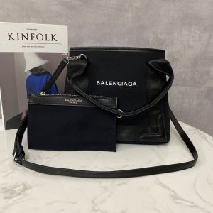 海外でも大人気 レディースバッグ 人気が継続中 バレンシアガ 日本未入荷カラー BALENCIAGA iwgoods.com iKLbue-3