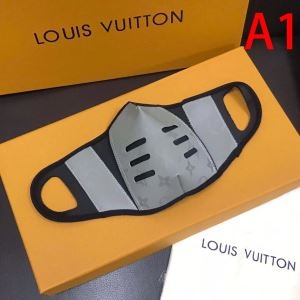 Louis Vuitton マスク 新作 シックな楽チン感満点 ルイ ヴィトン コピー 人気 2色 数量限定 モノグラム ストリート セール iwgoods.com OfqO1f-3