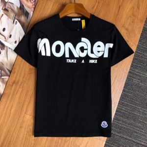 激安大特価得価　コピーモンクレールMONCLER半袖tシャツ　VIPセールがスタート　圧倒的な新作　上品で清楚なイメージ iwgoods.com rmmKTb-3