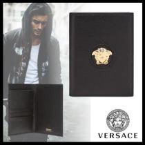 VERSACE 激安スーパーコピー：トレンド感満載！”IDカードにも”レザー カードケース iwgoods.com:no4c5n