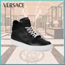 限定セール☆ VERSACE ブランドコピー商品(ヴェルサーチ スーパーコピー) ロゴハイカットスニーカー iwgoods.com:powy7n