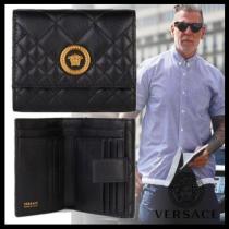 VERSACE 偽物 ブランド 販売：トレンド感満載！”紙幣も入る”キルティング ミニ財布 iwgoods.com:qomdnv