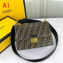 王道級2021秋冬新作発売 世界中のVIPが虜にする冬季爆買い フェンディ FENDI 斜め掛けバッグ 4色可選 iwgoods.com aia4fq