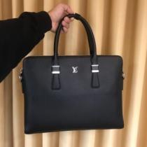 ルイ ヴィトン トートバッグ コピー 高級なデザインで大人気 メンズ Louis Vuitton ブラック ストリート コーデ ロゴ 品質保証 iwgoods.com eSnuSr