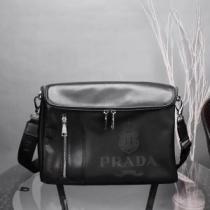 プラダ ショルダーバッグ コーデ 自分らしさをより魅力的に 2021人気 PRADA スーパーコピー メンズ ブラック 日常 手頃価格 iwgoods.com KXz8Da