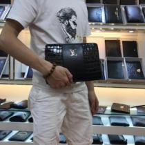 ルイヴィトン クラッチバッグ メンズ 溢れたシックさを楽しめる新作 Louis Vuitton コピー ブラック デイリー 相性抜群 VIP価格 iwgoods.com m0PjSf