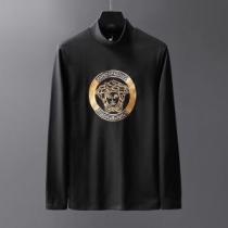 2色可選 ヴェルサーチ VERSACE 長袖Tシャツ 2020年秋に買うべき きちんと見えて暖かい大人コーデ iwgoods.com GnGzSf