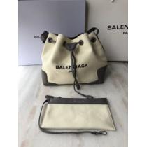 レディースバッグ 有名ブランドです バレンシアガ着こなしを楽しむ  BALENCIAGA 争奪戦必至 iwgoods.com GbWria