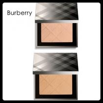 【BURBERRY コピー商品 通販】ヌードパウダー パフ付き 人気コスメ No11 No12 iwgoods.com:o7qeoa