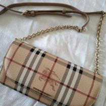 【BURBERRY 激安スーパーコピー】1点のみのセール！チェック柄チェーンウォレット iwgoods.com:wuis3k