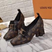 ヴィトン コピー 激安LOUIS VUITTON レザーシューズ　独特的なデザインの...