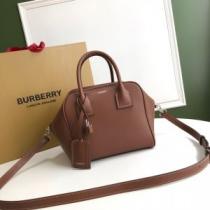 ファッションを楽しめる  BURBERRY 使いやすさが魅力的な レディースバッグ ...
