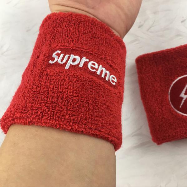 欧米韓流/雑誌  腕をかばい 品質保証2019 SUPREME シュプリーム小さい物