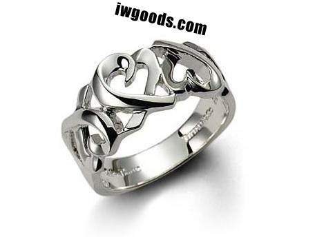 ティファニー偽物 指輪トルプルラビングハートリング www.iwgoods.com