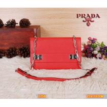 2021秋冬 大人気アイテム！PRADA プラダ 女性のお客様 ショルダーバッグ　斜め掛け 2758