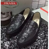 上質なレザー独特の光沢感 PRADA プラダ カジュアル靴