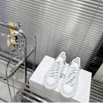 国内完売色アレキサンダー マックイーンalexander mcqueen白い靴スーパー コピー ブランドシリカゲル黒白テール